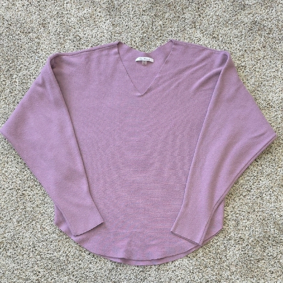 Vila Milano Sweaters - Elegant Lavender V-Neck Sweater